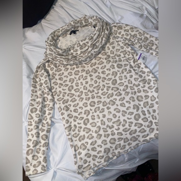 Nwt Gibsonlook Leopard Sweater Size S - Picture 2 of 7